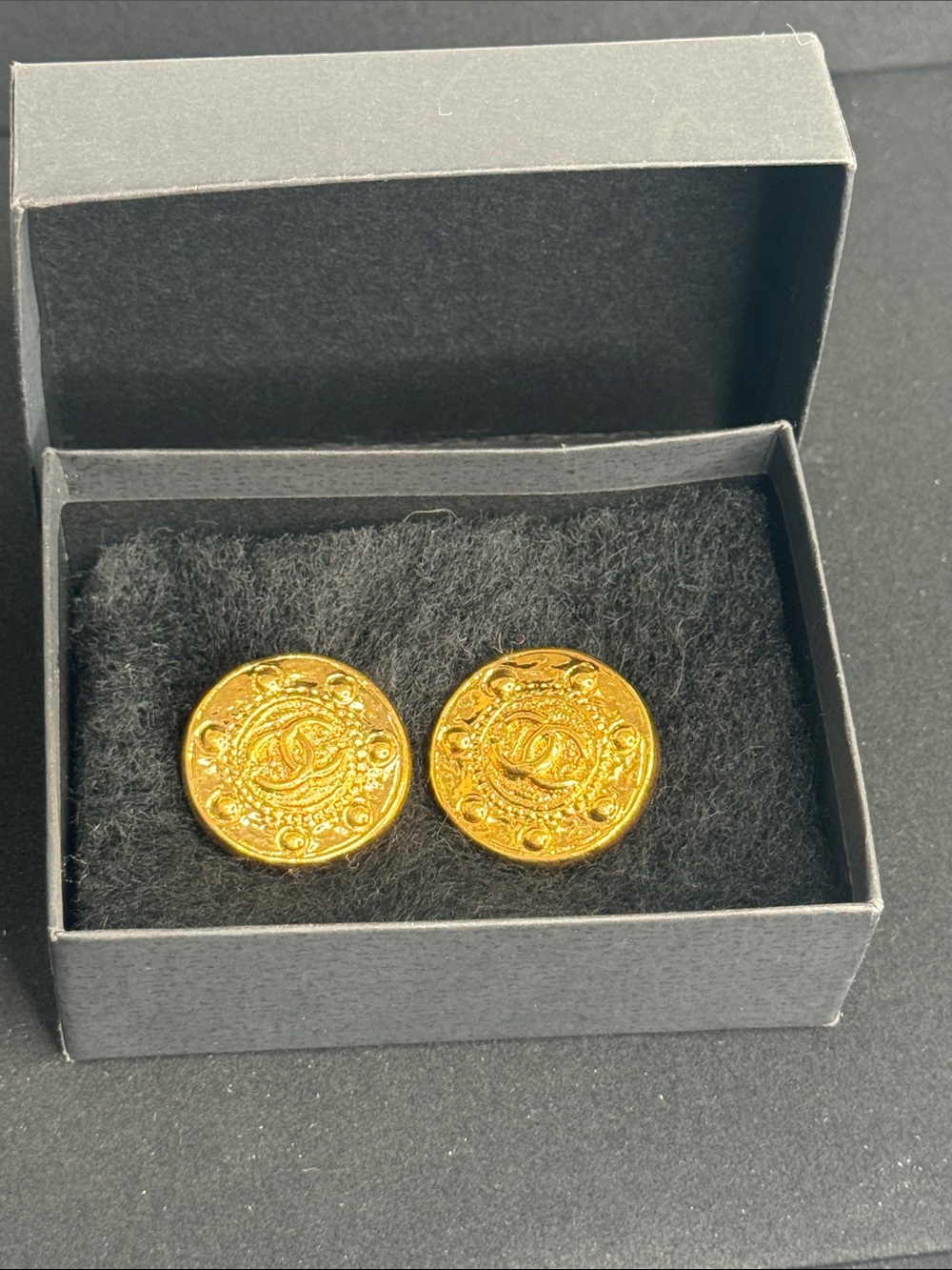 Vintage Chanel 1994 Baroque CC Logo Clip-On Earrings Gold Tone Ornate Medallion - Picture 9 of 10